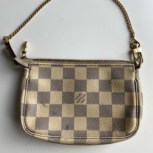 Authentic Louis Vuitton Pochette